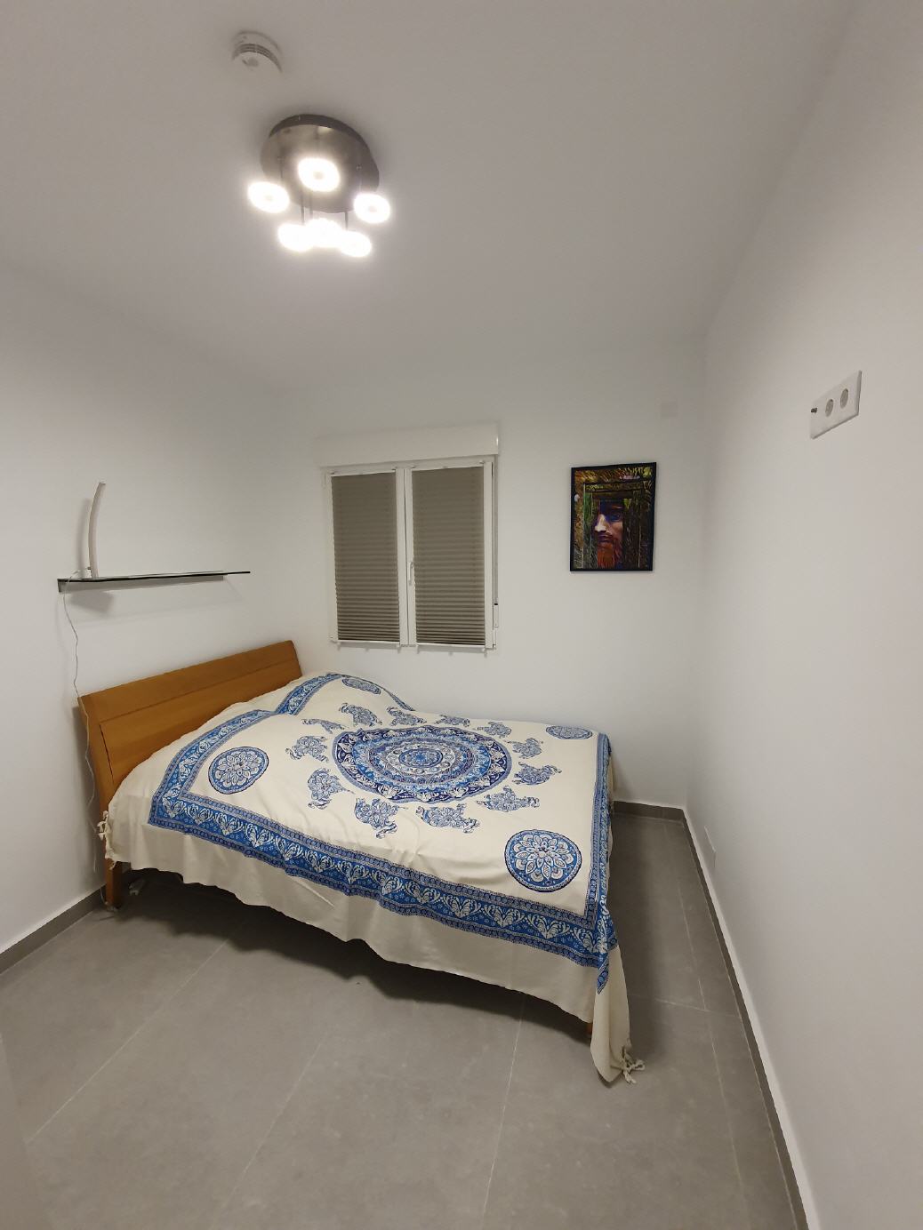 . Schlafzimmer mit Bett (1,4 x 2,0 m)